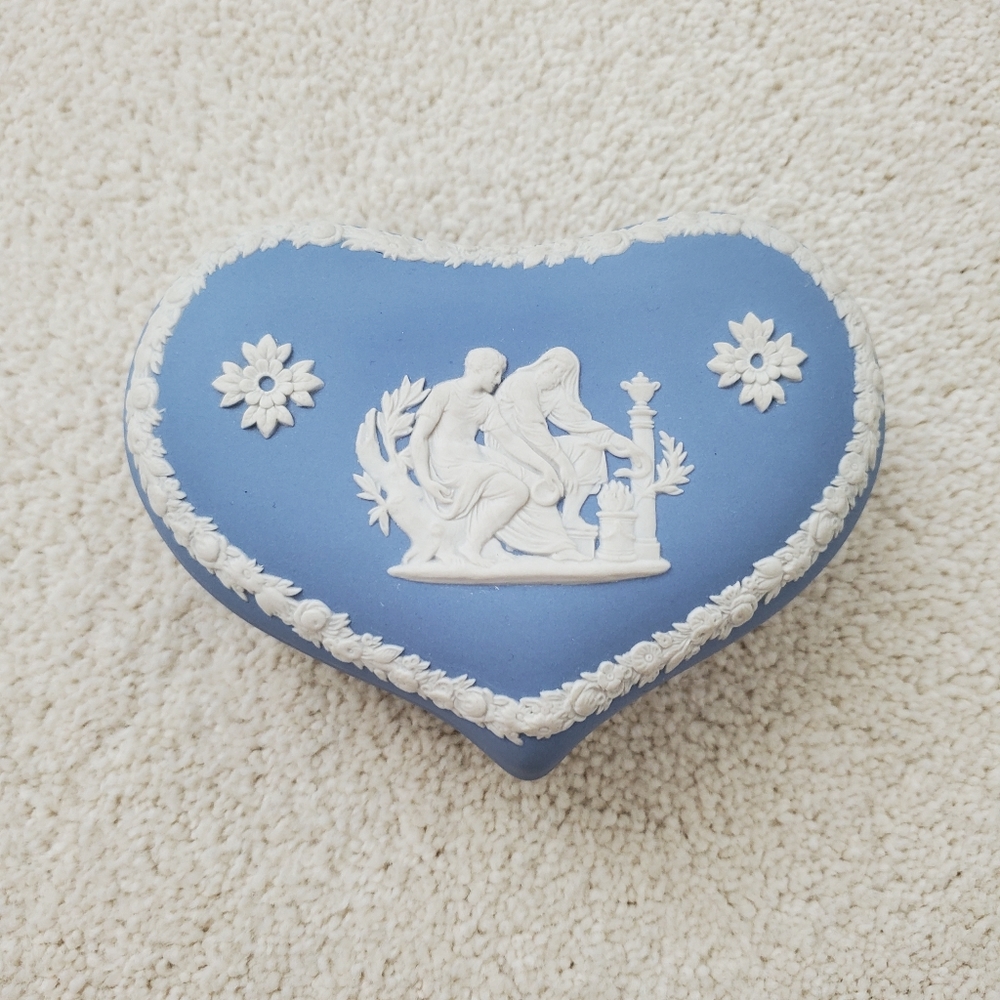 Wedgwood Jasperware Vintage Heart Shaped Trinket/Jewelry Box